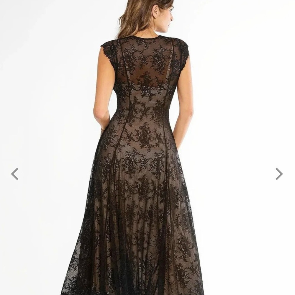 Elegant Black Lace Evening Gown - Picture 4 of 6